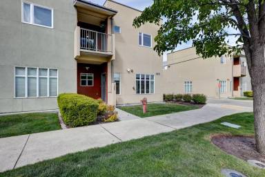 Main picture of 1411 W Grand Ave