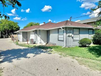 Main picture of 2526 Louise St
