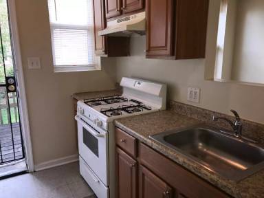 Main picture of 824 E 22nd St