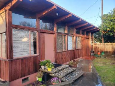 Main picture of 1206 1/2 S Giddings St