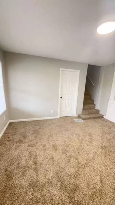 Main picture of 301 E 7th St