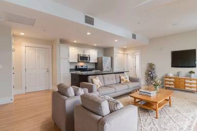 Main picture of 132 Main St