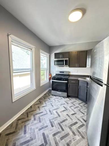 Main picture of 436 W Queen Ln