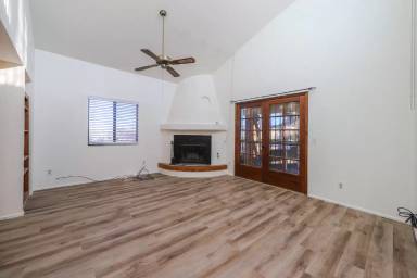 Main picture of 8271 N Oracle Rd
