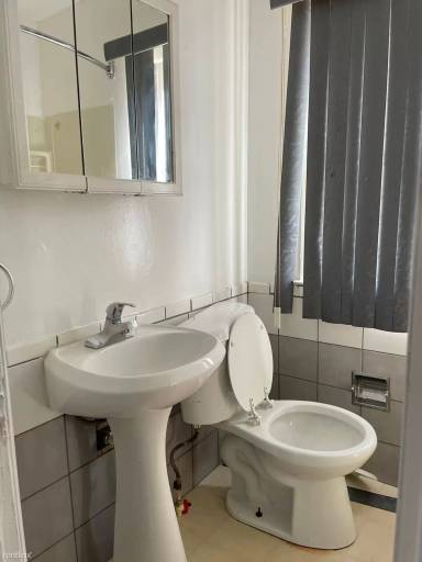 Main picture of 18617 Five Points St