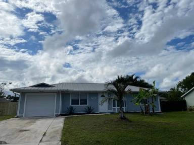 Main picture of 726 NE Lanfair St