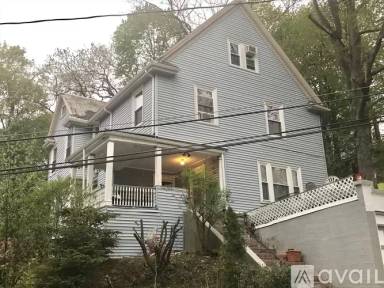 Main picture of 203 Bigelow St