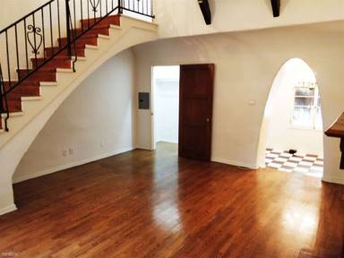 Main picture of 226 S Fuller Ave