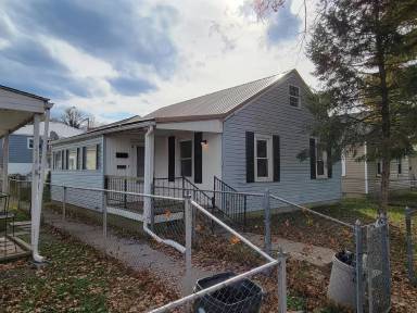 Main picture of 206 2nd Ave