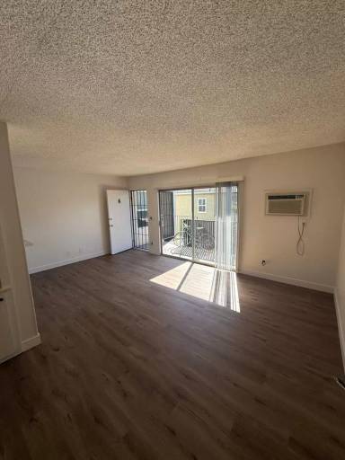Main picture of 4577 Bancroft St