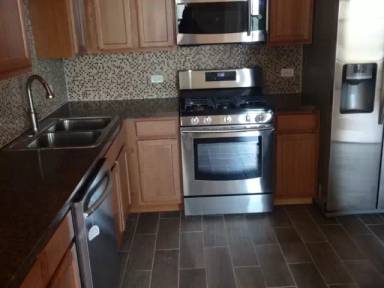 Main picture of 4015 N Milwaukee Ave