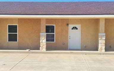 Main picture of 900 W 3rd St