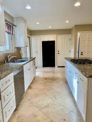 Main picture of 15 Fairway Pl