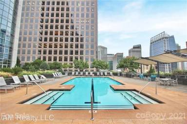 Main picture of 500 West Trade