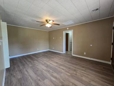 Main picture of 310 W Chicago St