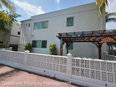 Main picture of 220 Collins Ave