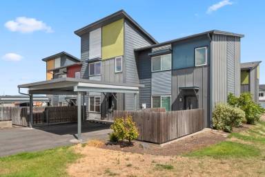 Main picture of 303 S Felts Ln