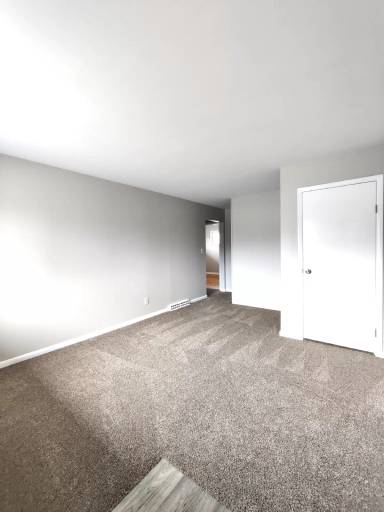 Main picture of 7 E Hall St