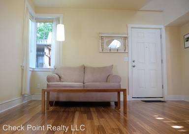 Main picture of 5716 SE 21st Ave
