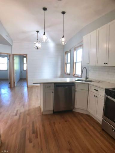 Main picture of 179 Putnam St