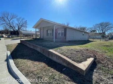 Main picture of 324 N 10th St