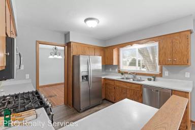 Main picture of 32 67th Way NE