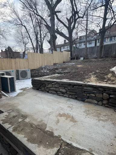 Main picture of 90 Lander St