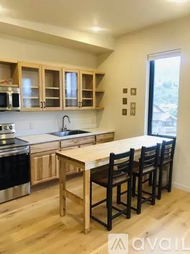 Main picture of 2807 Rim Dr