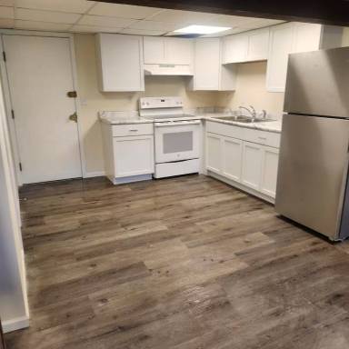 Main picture of 300 E Spring St
