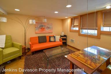 Main picture of 3001 SE Belmont St