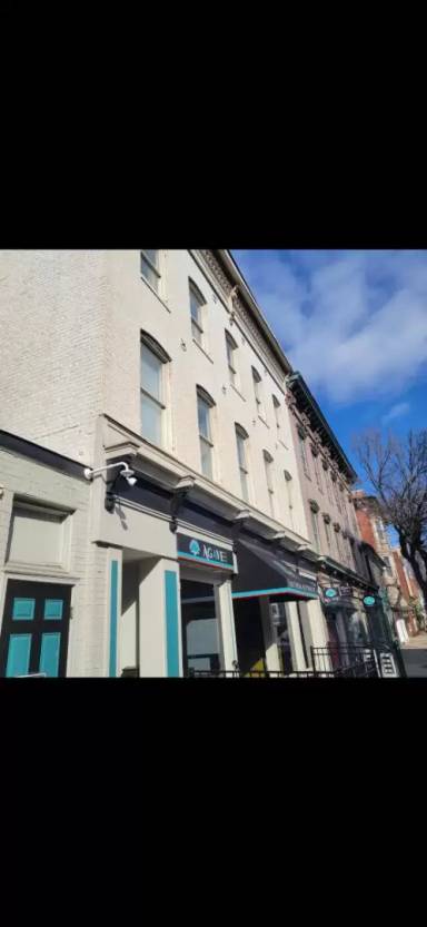 Main picture of 137 N Market St
