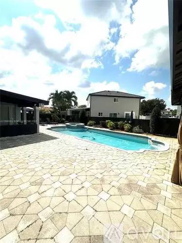 Main picture of 8212 NW 201st St