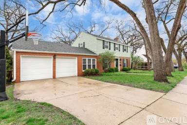 Main picture of 811 Hiawatha Dr