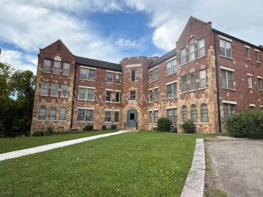 Main picture of 3328 N Broadway St