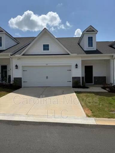 Main picture of 717 Isleworth Ln