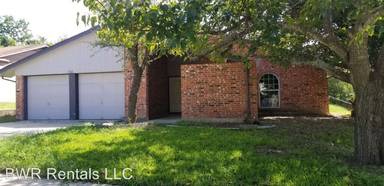 Main picture of 1902 Dennis St