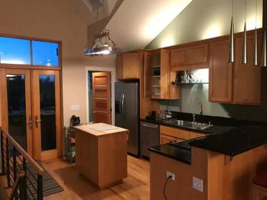 Main picture of 325 Cherry St