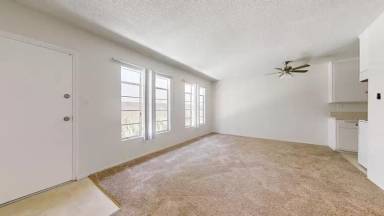 Main picture of 2717 Vanderbilt Ln