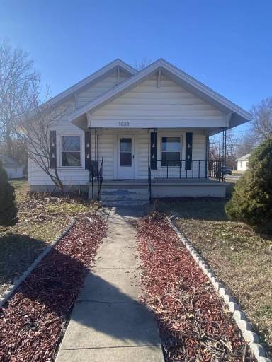 Main picture of 1038 W Pacific St