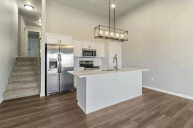 Main picture of 761 United Dr
