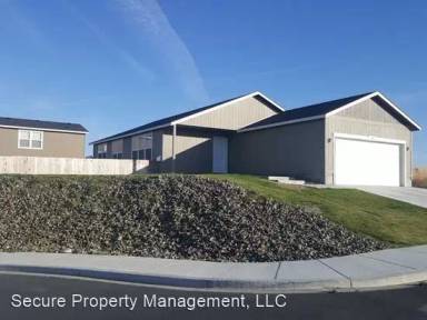 Main picture of 220 Truman Ave