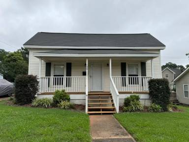 Main picture of 106 N 1st St