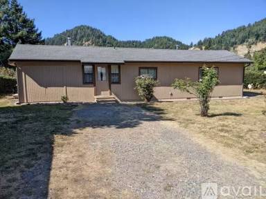 Main picture of 565 Hilltop Dr