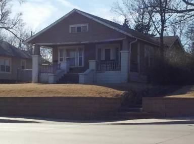 Main picture of 702 S Washington St