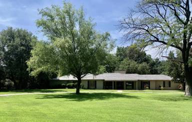 Main picture of 4900 19th St