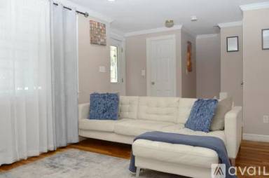 Main picture of 43 Bennington St