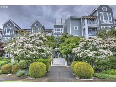 Main picture of 520 SE Columbia River Dr