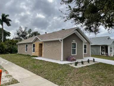 Main picture of 2076 Stella St