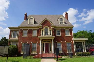 Main picture of 701 NE 15th St