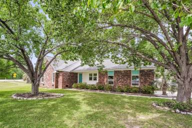 Main picture of 301 Huntsman Dr
